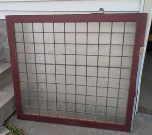 lot 289 image: Large Leaded Privacy Glass Window
