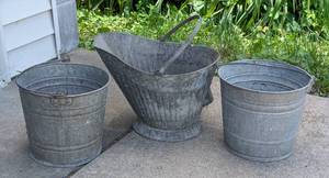 lot 298 image: Three Galvanized Metal Buckets