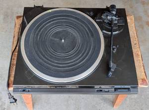 lot 299 image: Technics SL-BD27 Turntable