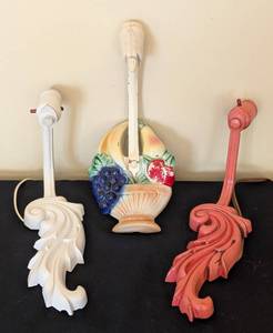 lot 340 image: Three Vintage Wall Sconce Lamps