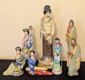 lot 363 image: Vintage Painted Porcelain and Ceramic Asian Figurines