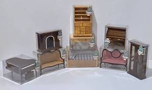lot 371 image: Selection of Mini Dreams Quality Doll Furniture
