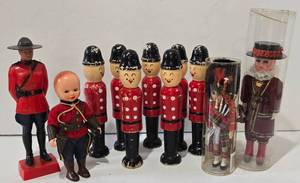 lot 375 image: Vintage Wooden Soldier & Doll Collection