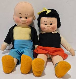 lot 393 image: Vintage 1944 Nancy & Sluggo Doll Set