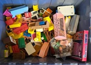 lot 403 image: Mystery Selection of Plastic Doll House Furniture