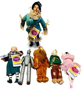 lot 107 image: Collection of Wizard of Oz Dolls