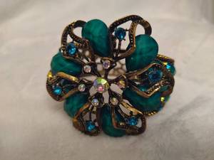 lot 9 image: Vintage Statement Cuff Bracelet