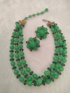 lot 12 image: Vintage Triple Strand Bib Necklace & Earring Set