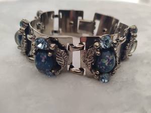 lot 15 image: Vintage Opal & Rhinestone Statement Bracelet