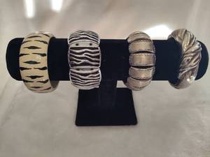 lot 24 image: Vintage Bracelets