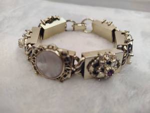 lot 22 image: Vintage Victorian Style Panel Bracelet