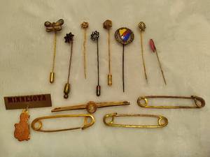 lot 27 image: Assorted Stick Pins