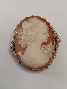lot 36 image: 10K Gold Cameo