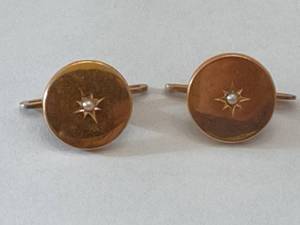 lot 39 image: 18K Mens Cuff Links
