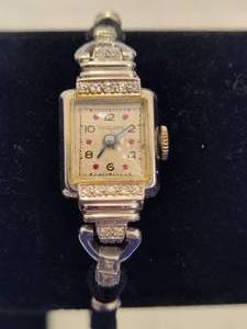 lot 46 image: Garland Ladies Watch