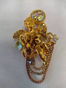 lot 54 image: Kirks Folly Seaview Angel Brooch