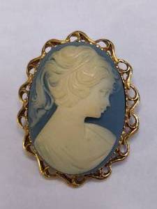 lot 66 image: VIntage Blue & White Resin Cameo