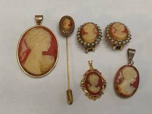 lot 67 image: Lot of Assorted Cameos