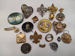 lot 86 image: Lot of Assorted Pins