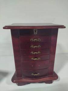 lot 120 image: Table Top Jewelry Box