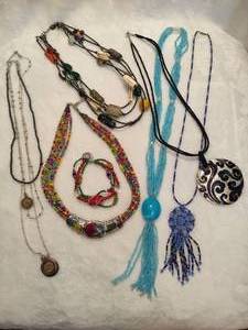 lot 118 image: Assortment of Costume Beaded Necklaces & Bracelet