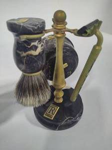 lot 112 image: Rothschild Vintage Shaving Stand