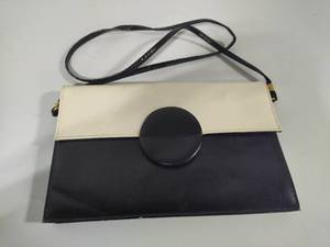 lot 133 image: Retro Black & White Purse