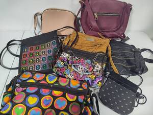 lot 138 image: Lot of Assorted Purses