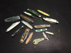 lot 120 image: Vintage Smaller PocketAdvertiser Knives