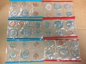 lot 133 image: Uncirculated U.S. Mint Coins - 197-72-74-79