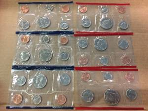 lot 135 image: Uncirculated U.S. Mint Coins - 1988-90-91