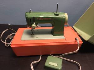 lot 152 image: Vintage Signature Junior - Sewing Machine - Super Clean