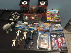lot 153 image: Group Star Wars - Figures & Collectables