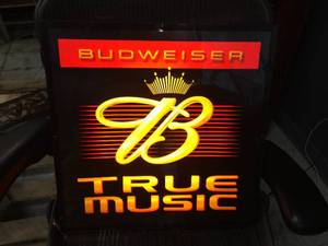 lot 159 image: Budweiser True Music - Light Up Sign - Works