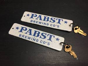 lot 161 image: Vintage Pabst - Porcelain Crate TagRestroom Keys