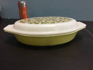 lot 194 image: Pyrex Casserole Divided Dish - 1 12 Qt