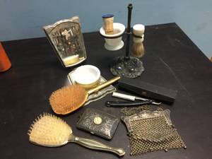 lot 198 image: Vintage Vanity - Shaving - Mesh Purse - Nifty Pocket Purse