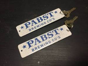 lot 212 image: Vintage Pabst - Porcelain Crate TagRestroom Keys