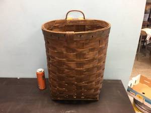 lot 205 image: Vintage Woven Trappers Basket 16 x 13 x 20 - Neat