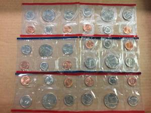 lot 243 image: Uncirculated U.S. Coins - 19851989
