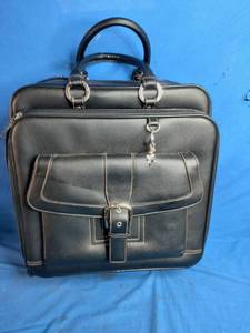 lot 17 image: Vituri Carry On Luggage On Wheels