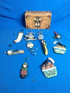 lot 20 image: Ornaments in a Chest