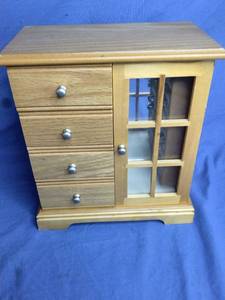lot 26 image: Blonde Oak Wooden 4 Drawer Jewelry Box with Mirror and Opening Door with Rings