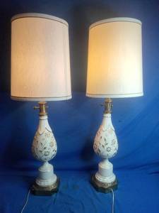 lot 29 image: 2 Vintage Lamps - Working