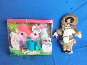 lot 37 image: Just Play Wellie Wishers Gardening - Unused and Paradise Galleries Friends Around the World WHITE STAR 14 Porcelain Doll