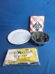 lot 46 image: Better Homes and Gardens New Cook Book and Kitchen Items