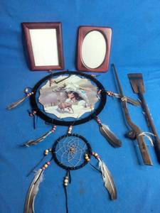 lot 49 image: Lot of Decor Including a Dream Catcher
