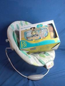 lot 64 image: 2 Baby Items