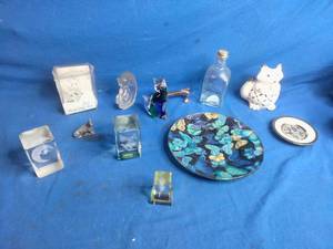 lot 80 image: Lot of Knick Knacks