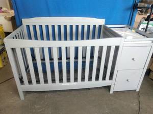 lot 87 image: Crib and Changing Station